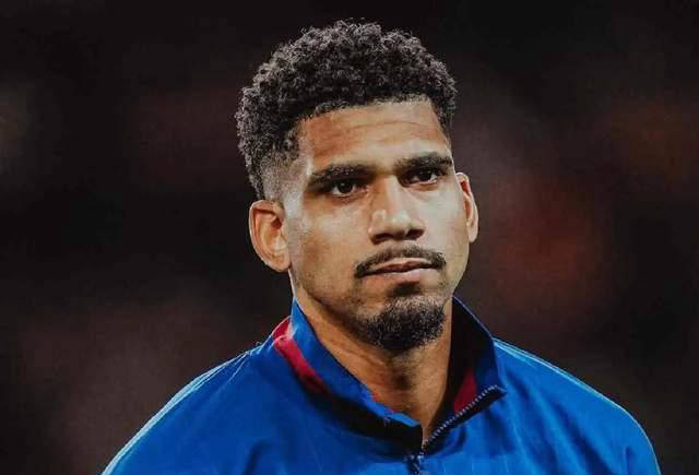 阿劳霍“消失”33天后重返巴萨训练场，6000球迷见证感人时刻